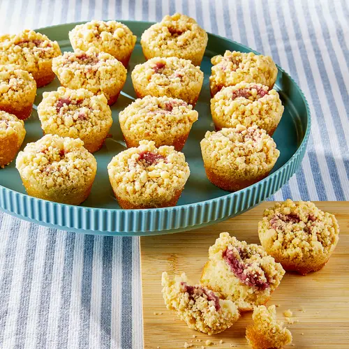 Freshness Guaranteed Raspberry Cream Cheese Mini Cake Bites, 13.5 oz Clamshell, 16 Count thumbnail 3