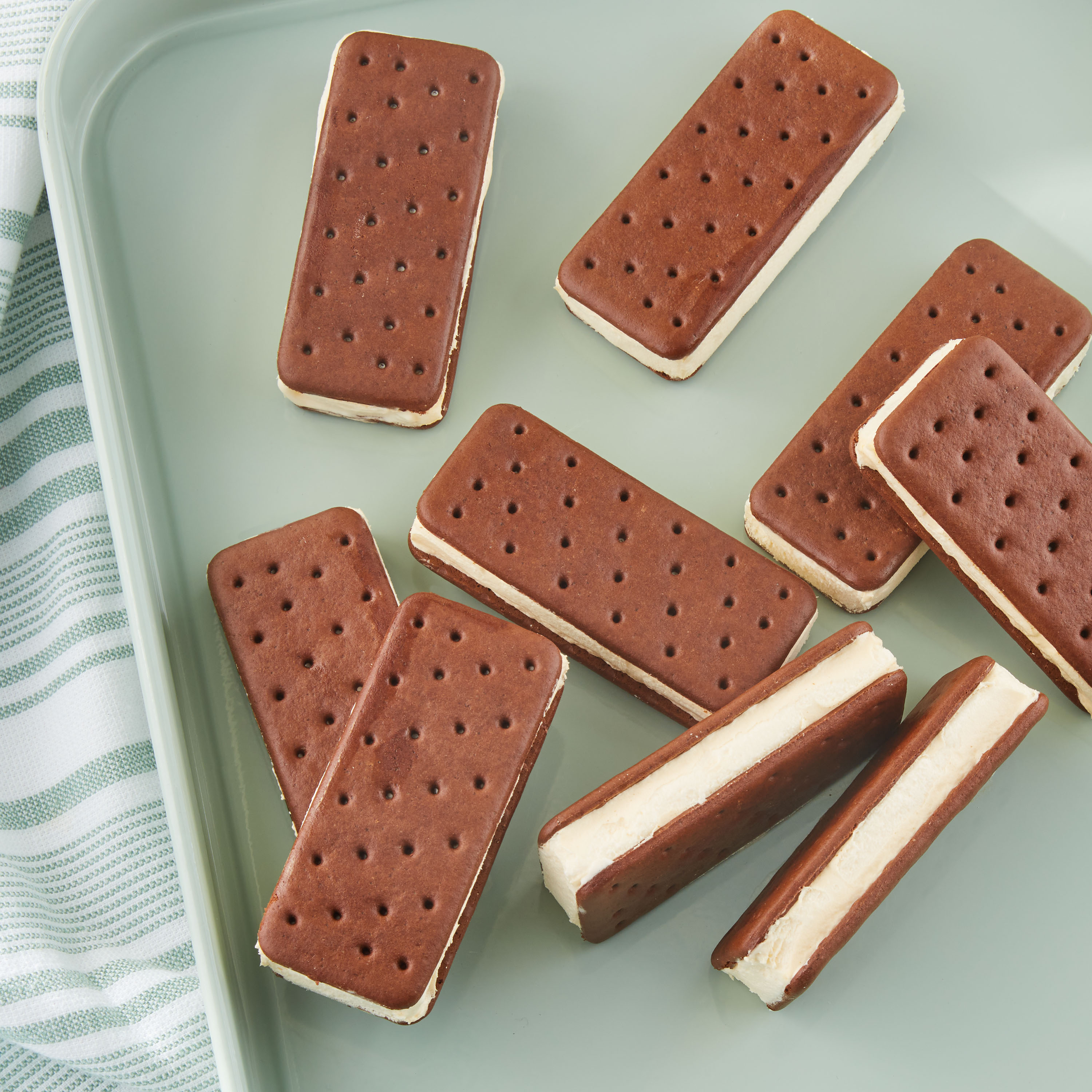 Great Value Mini Vanilla Flavored Ice Cream Sandwiches, 36.8 fl oz 16 Pack thumbnail 3