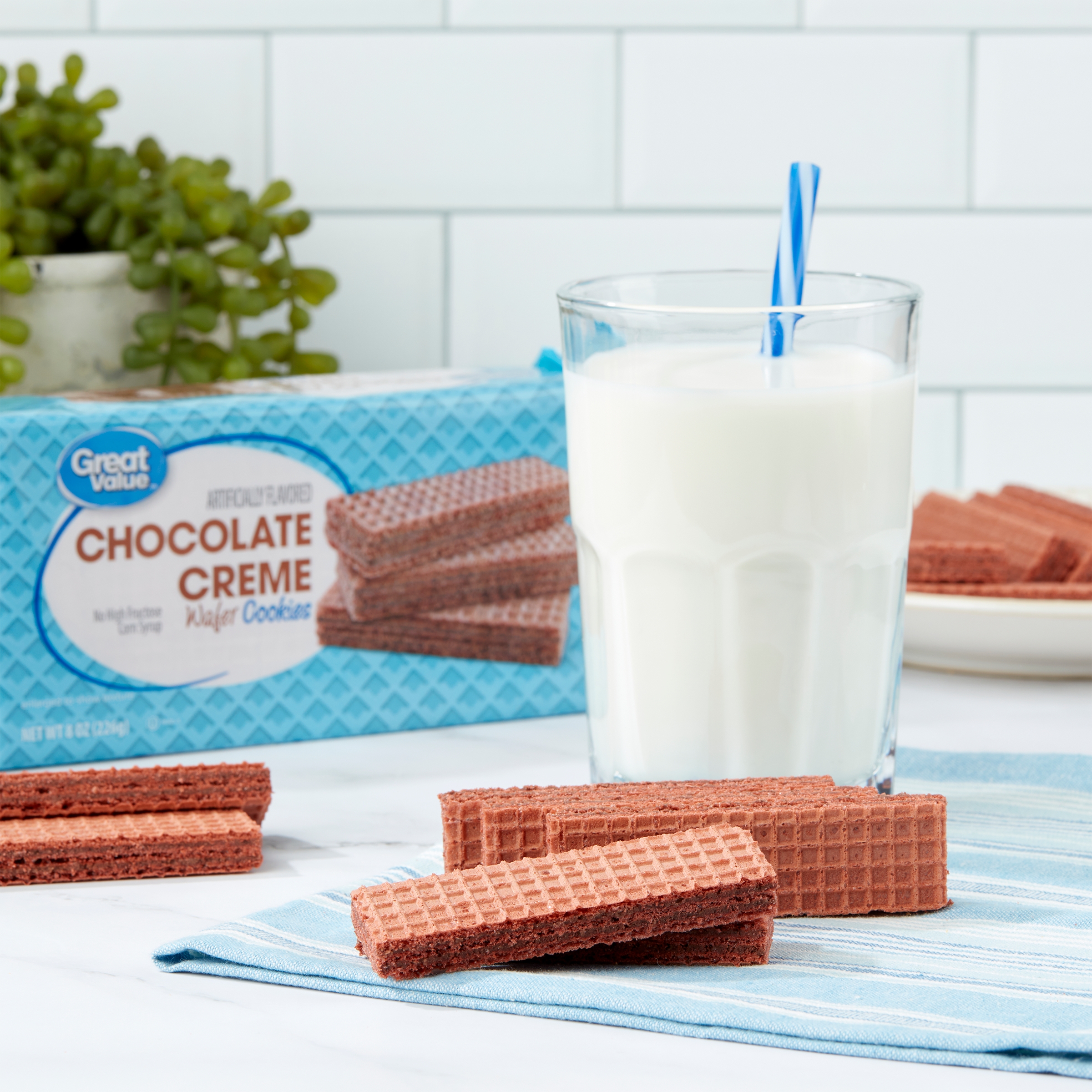 Great Value Chocolate Creme Wafer Cookies, 8 oz thumbnail 2