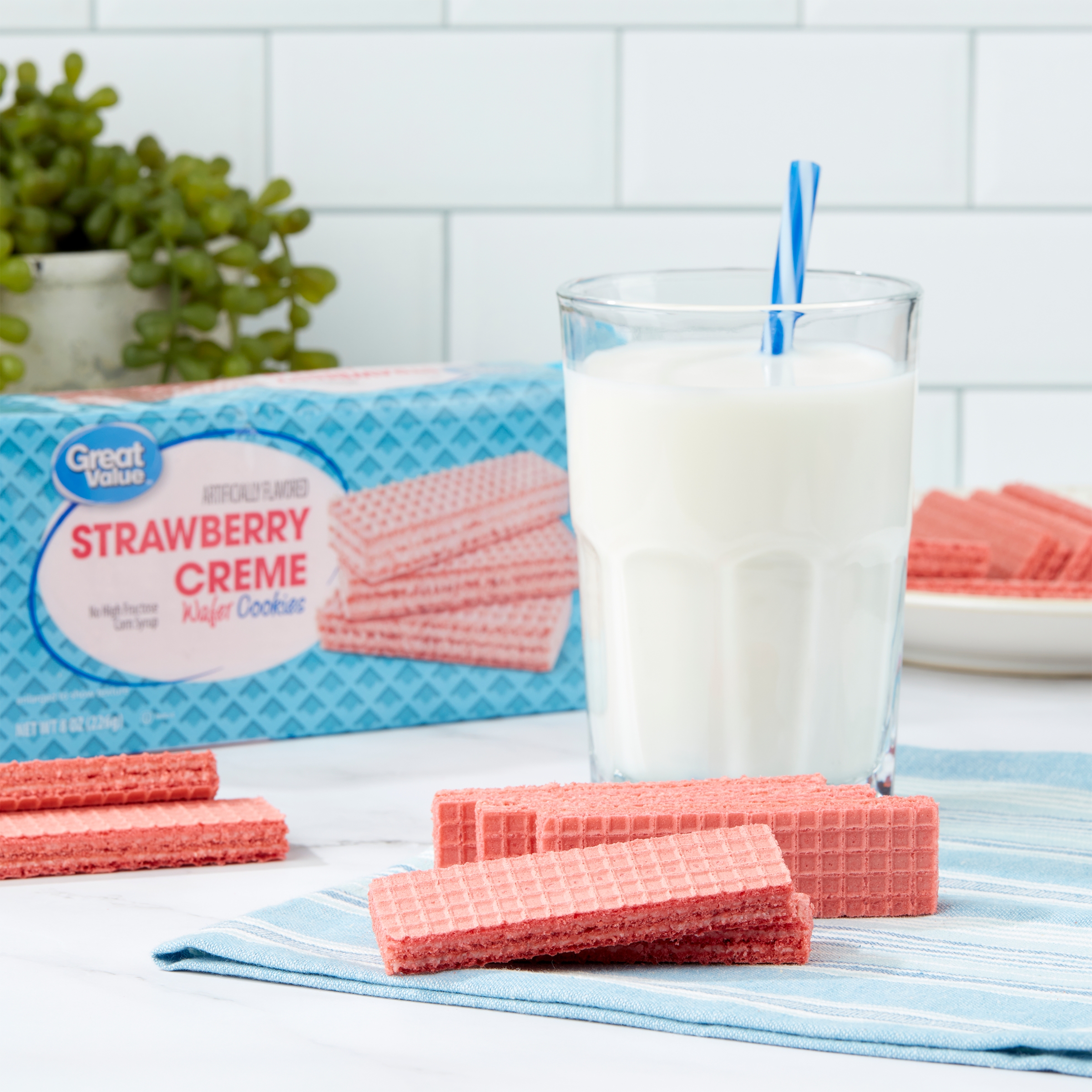 Great Value Strawberry Flavor Wafer Cookies, 8oz thumbnail 2