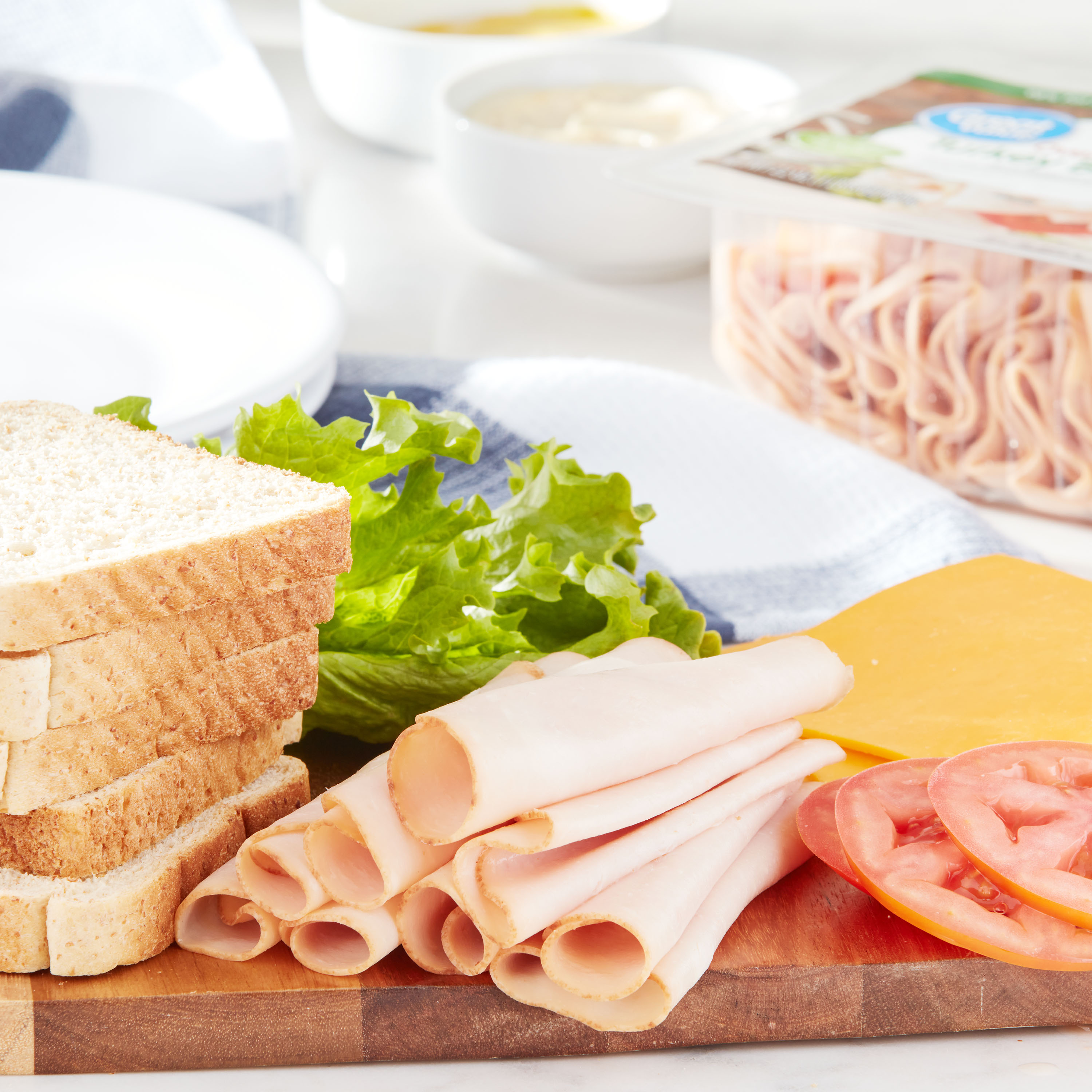 Great Value Oven Roasted Turkey Breast Lunchmeat Mega Pack, 22 oz Plastic Tray, 9G of Protein per 2oz Serving thumbnail 2