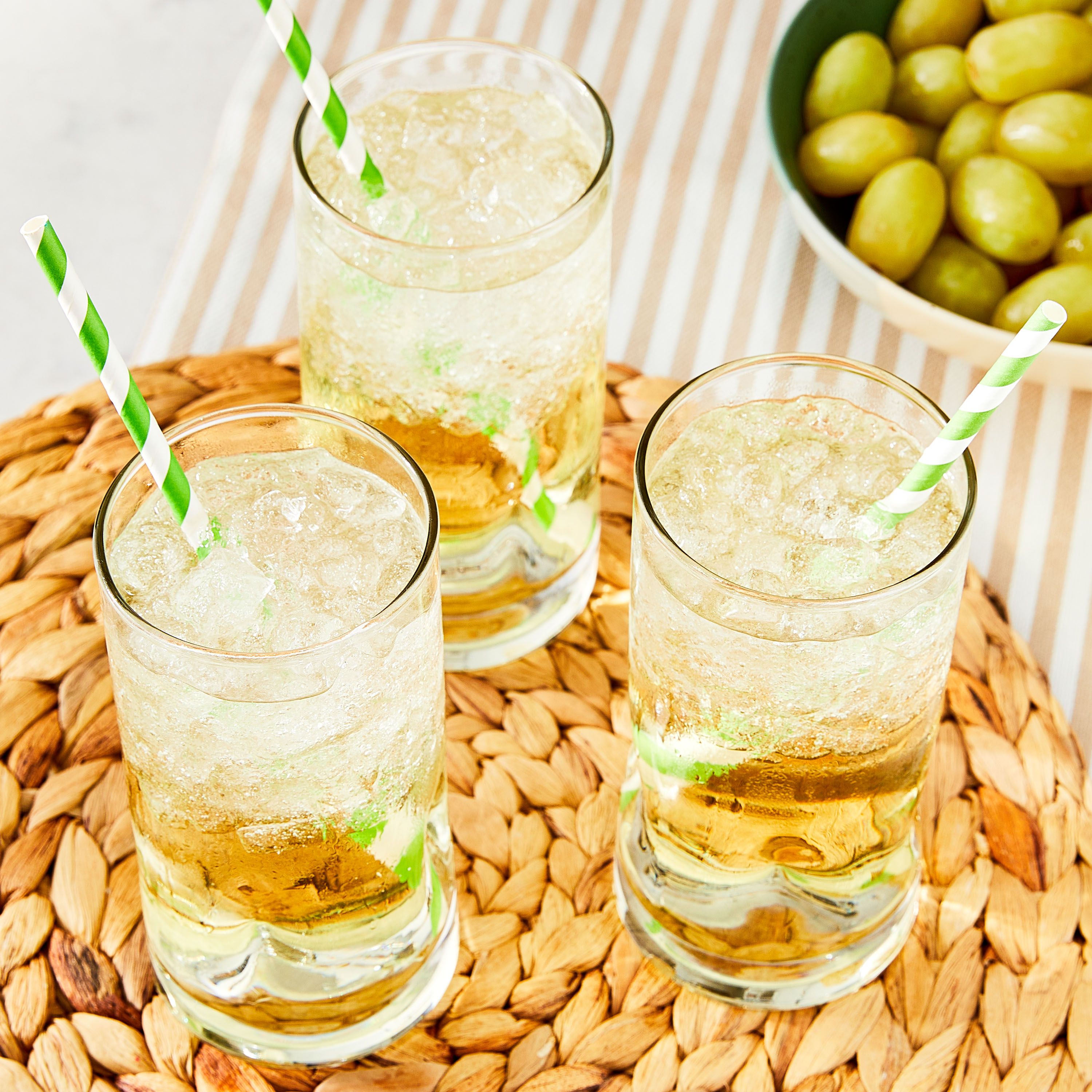 Great Value 100% White Grape Juice, 64 fl oz thumbnail 2