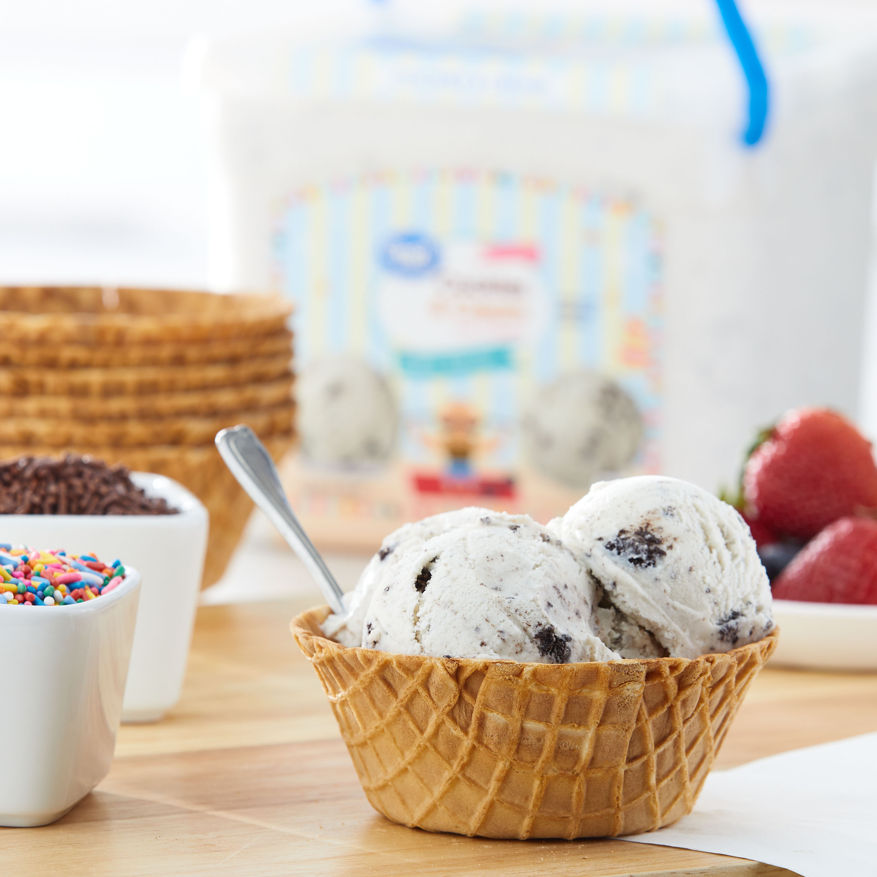 Great Value Cookies & Cream Ice Cream, 128 fl oz thumbnail 2