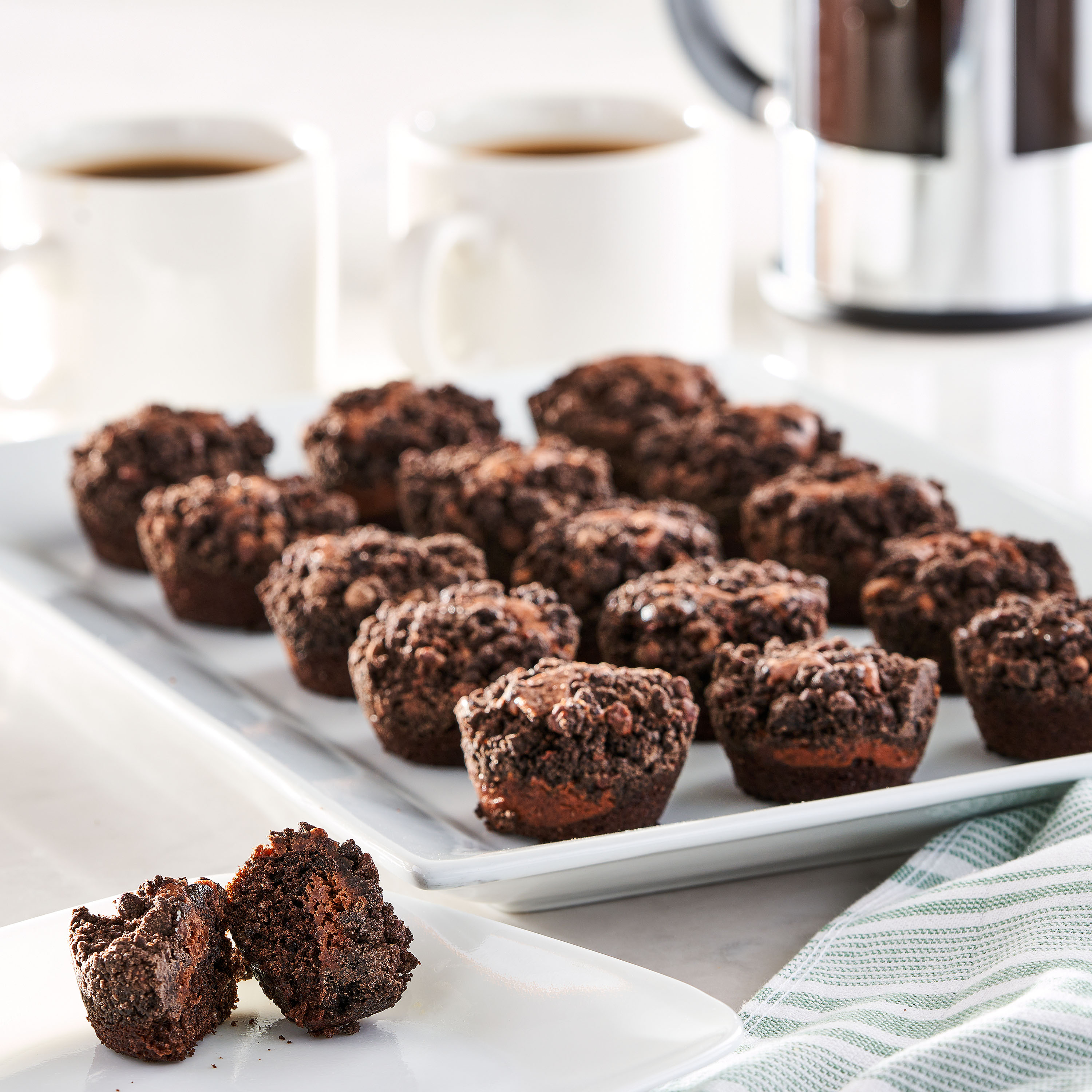 Freshness Guaranteed Chocolate Mini Cake Bites, 13.5 oz, 16 Count, Clamshell thumbnail 2