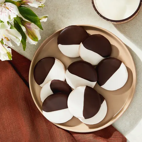 Freshness Guaranteed Black and White Cookies, 8 oz, 10 Count, Shelf Stable thumbnail 2