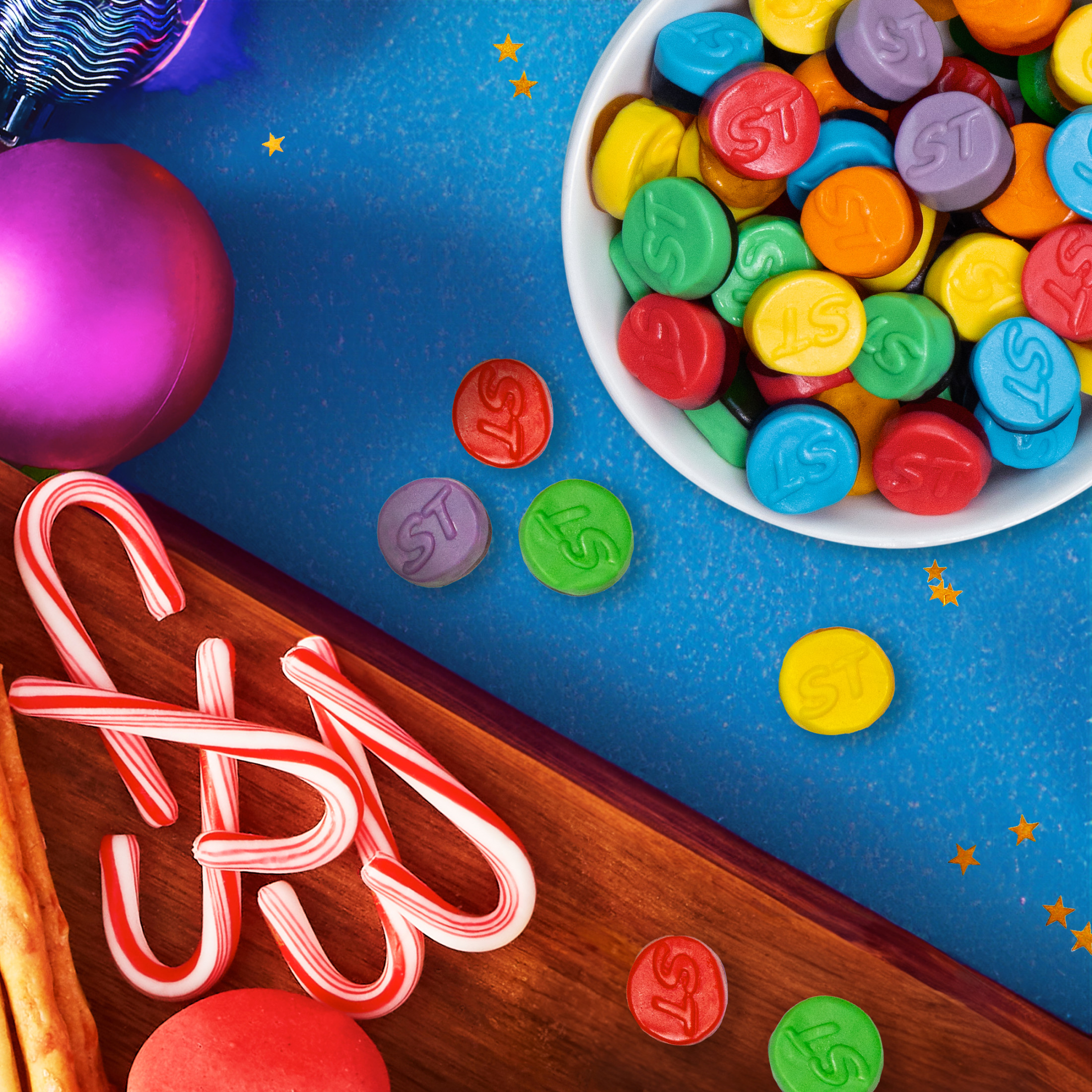 SweeTARTS Holiday Fruity Splitz Gummies Share Pack, Soft and Tangy Fruit Flavored Candy, 3oz thumbnail 3