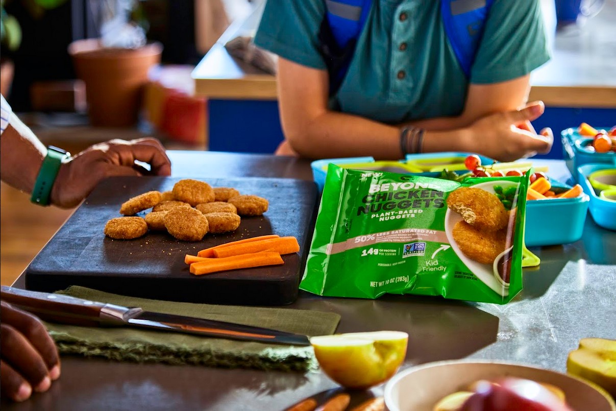 Beyond Meat Beyond Chicken Plant-Based Nuggets 10 oz Packaged Meals (Frozen) thumbnail 2