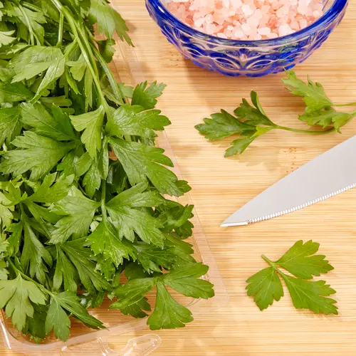 Fresh Parsley, 0.5 oz Clamshell thumbnail 2
