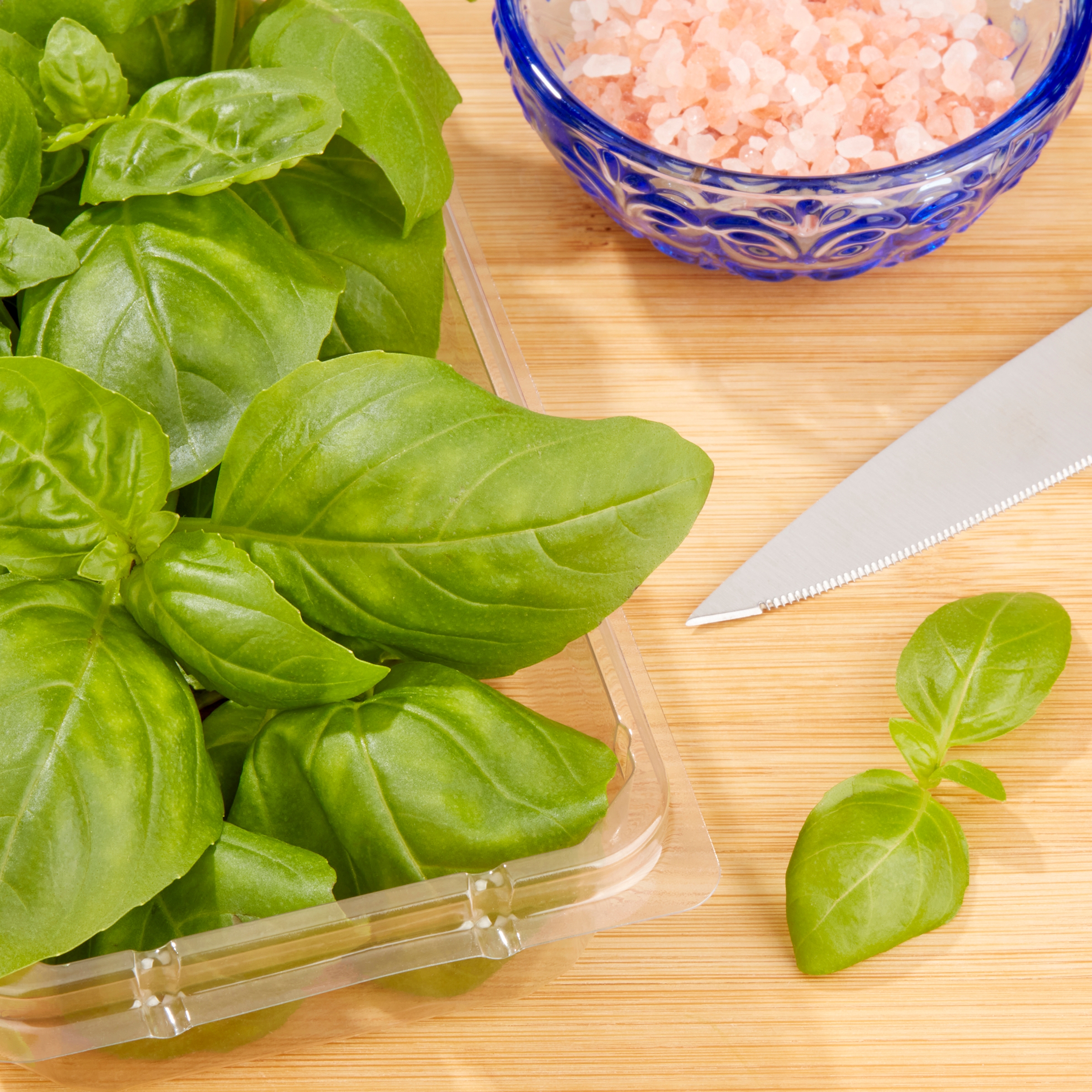 Fresh Basil, 1.5 oz Clamshell thumbnail 2