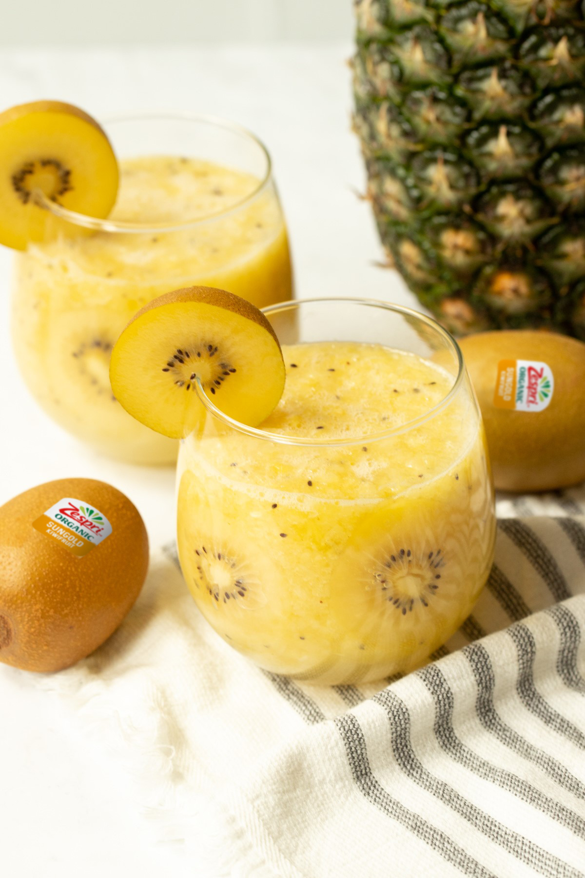 Fresh Gold Kiwi Organic 1lb Clamshell thumbnail 3