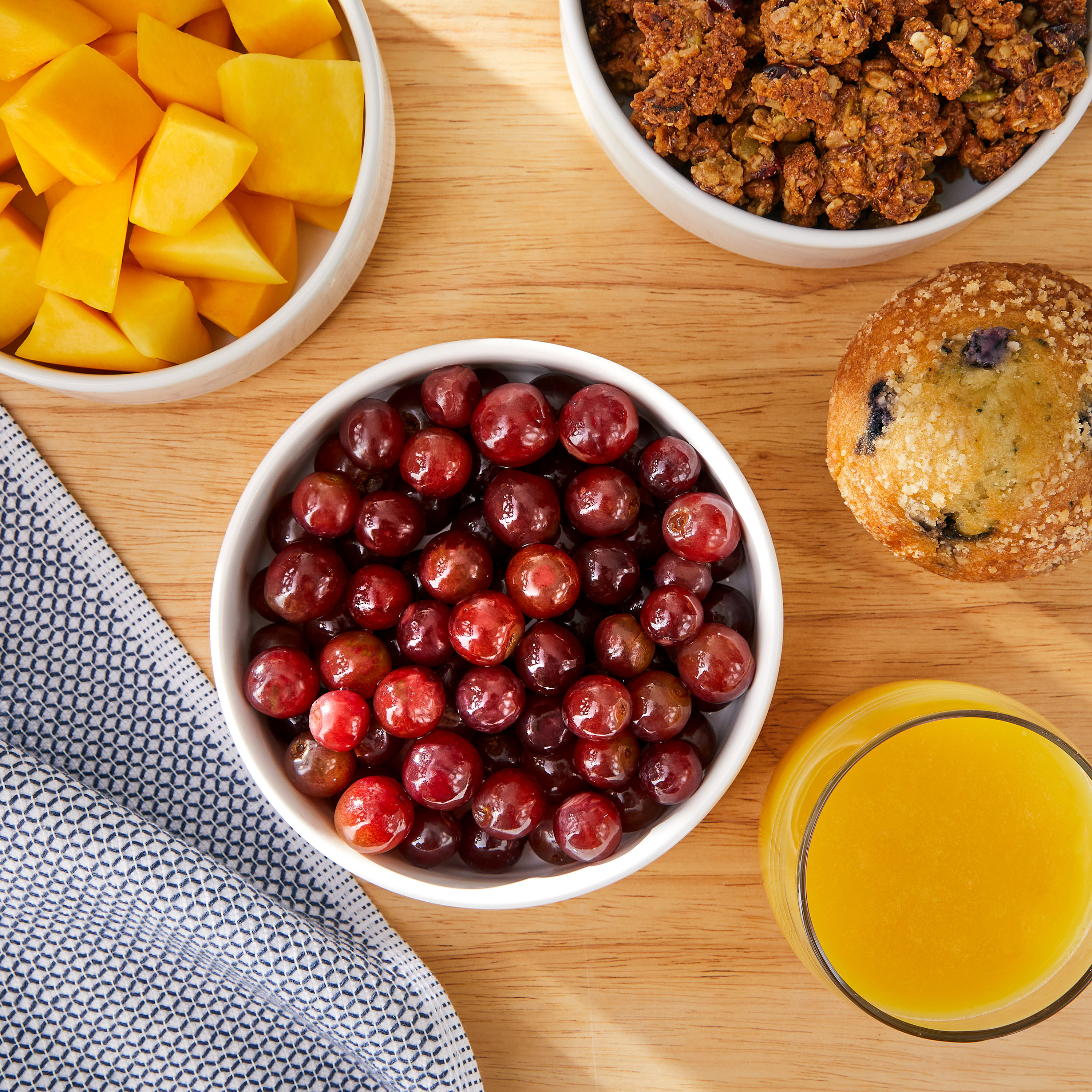 Marketside Fresh Ready to Eat Seedless Whole Grapes, 10 oz Tray thumbnail 2