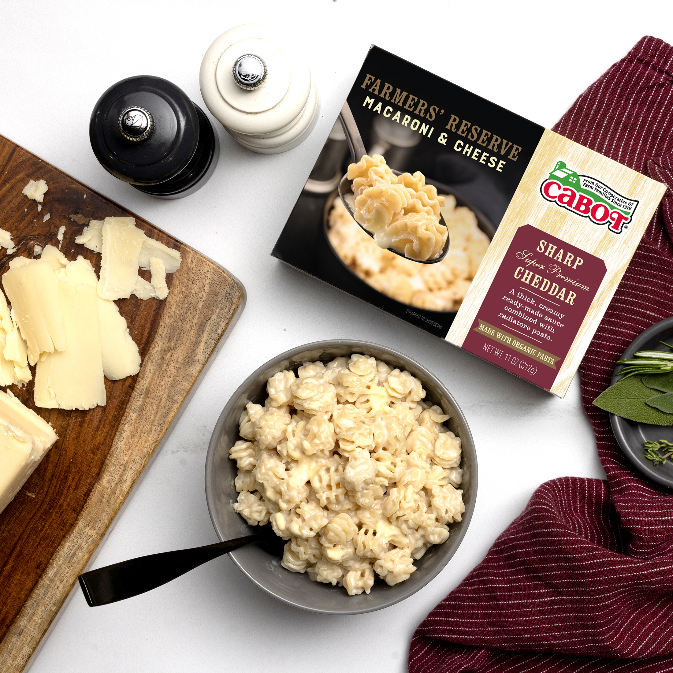 Cabot, Farmers' Reserve, Macaroni & Cheese, Sharp Super Premium Cheddar, Organic Radiatore Pasta, 11oz thumbnail 3