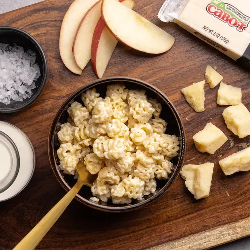 Cabot, Farmers' Reserve, Macaroni & Cheese, Sharp Super Premium Cheddar, Organic Radiatore Pasta, 11oz thumbnail 4