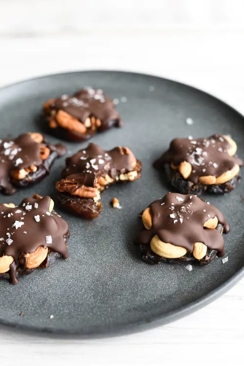 Rancho Meladuco California-Grown Medjool Dates, Whole Fresh Un-Pitted, 1 lb. Box Dates thumbnail 3