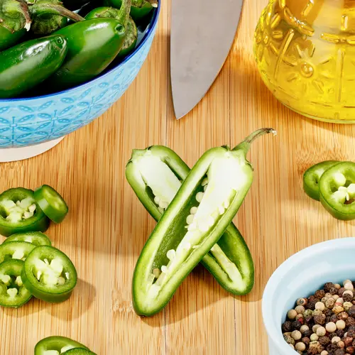 Fresh Jalapeno Pepper, Approx. 3-5 per 0.25 Pound thumbnail 2