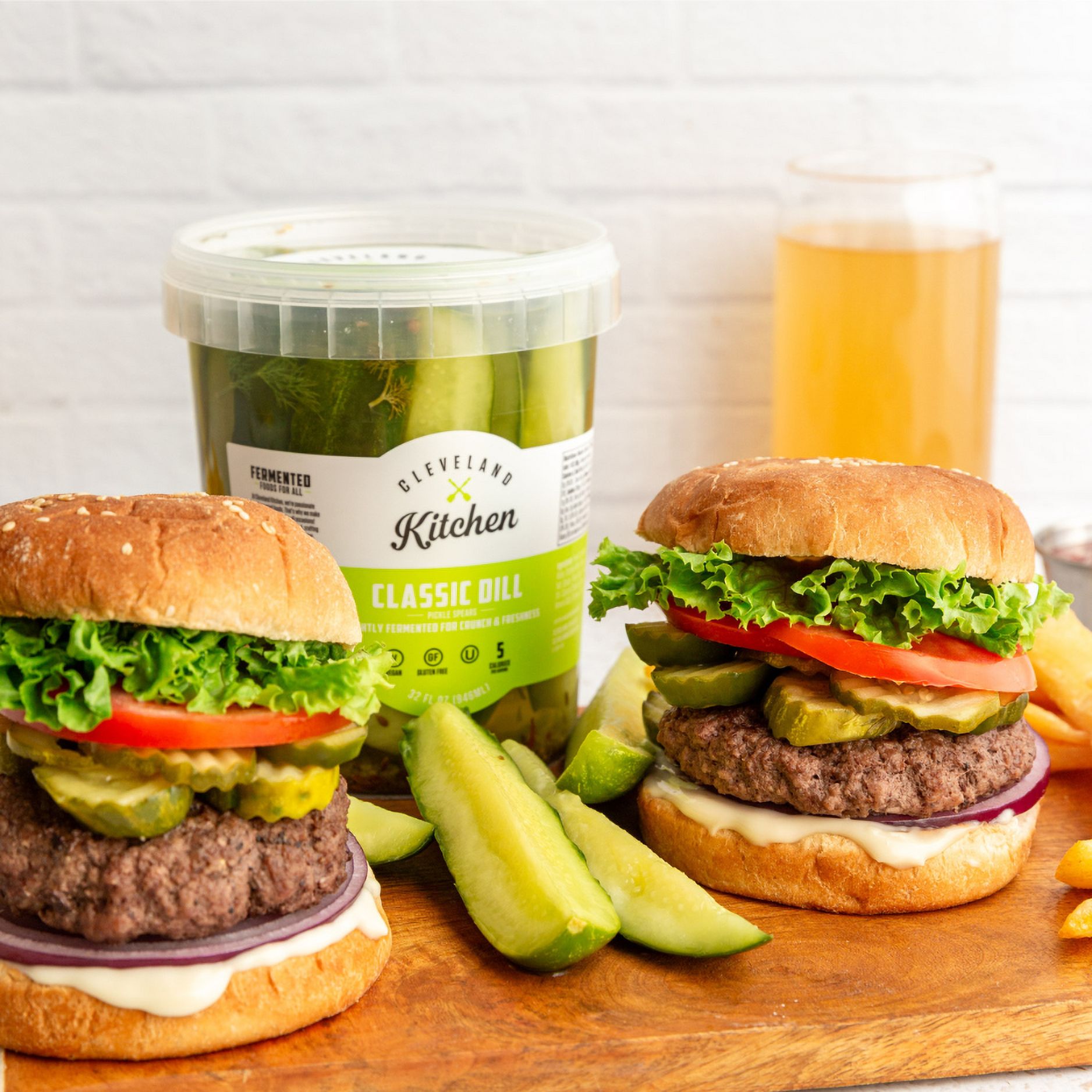 Cleveland Kitchen Gluten-Free Classic Dill Pickle Spears, 32 fl oz Tub thumbnail 3